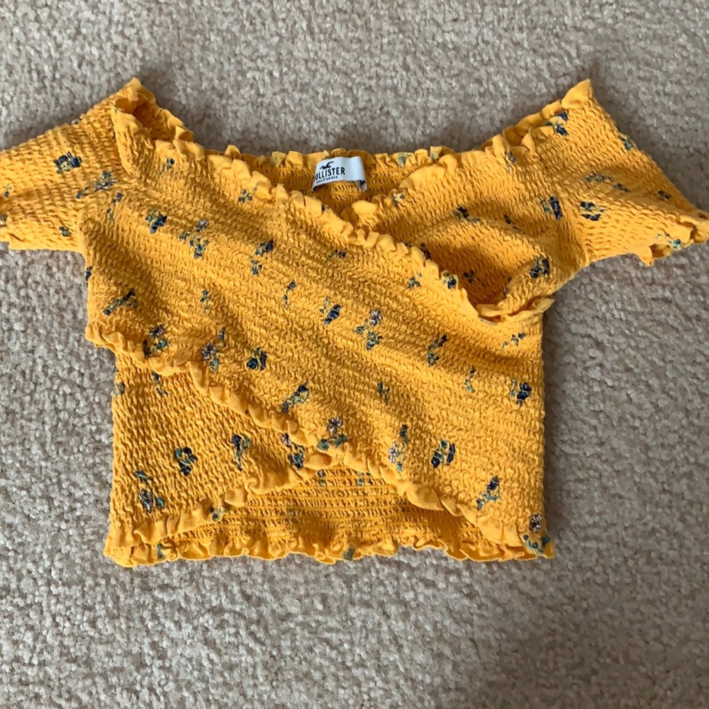 Hollister cross top